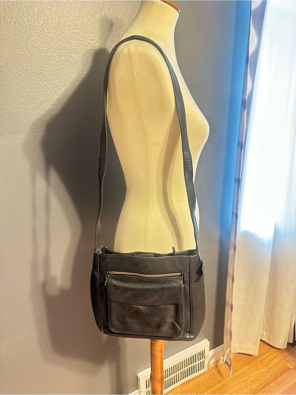 Vintage Sonoma Black Genuine Leather Crossbody Shoulder Bag Organizer